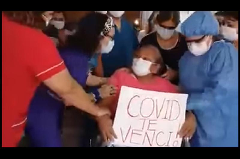 Emocionante despedida de una enfermera que recibioacute el alta tras dos meses de lucha contra el coronavirus