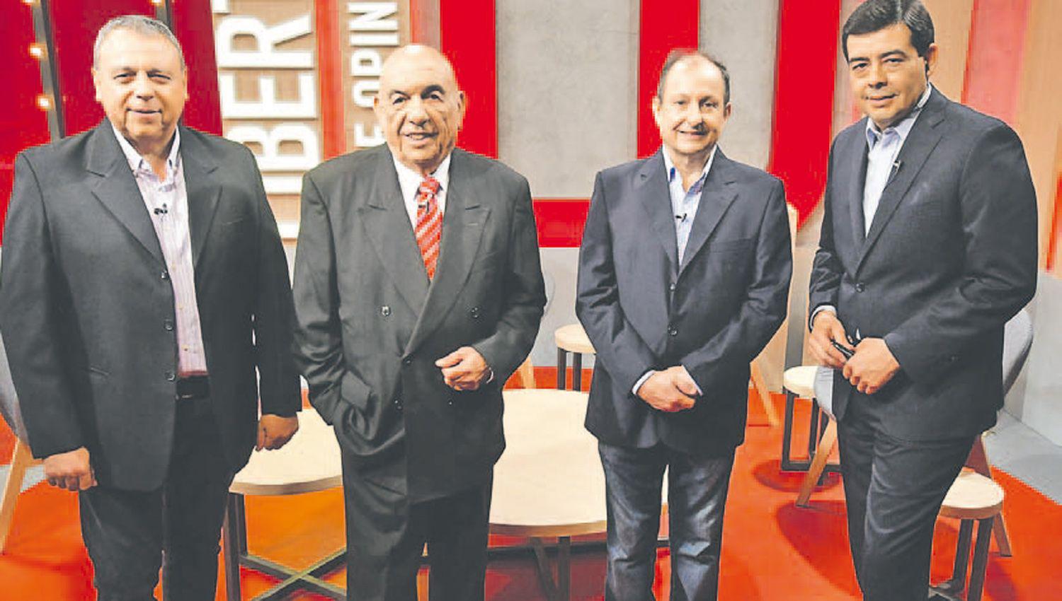 Roberto Ayala Rogelio Llapur Rafael Fano y Carlos Gómez por Canal 7 así como también Walter Díaz Y Juan Manuel Carabajal por Radio Panorama ir�n por el galardón