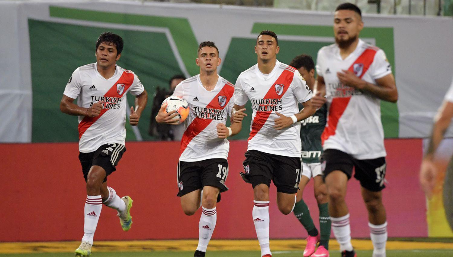 VIDEO  River fue maacutes e hizo el gasto pero se quedoacute afuera con un VAR poleacutemico