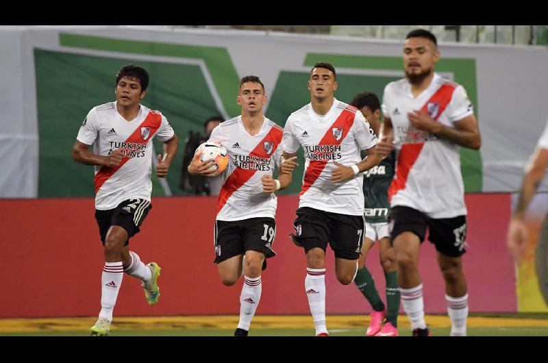 VIDEO  River fue maacutes e hizo el gasto pero se quedoacute afuera con un VAR poleacutemico