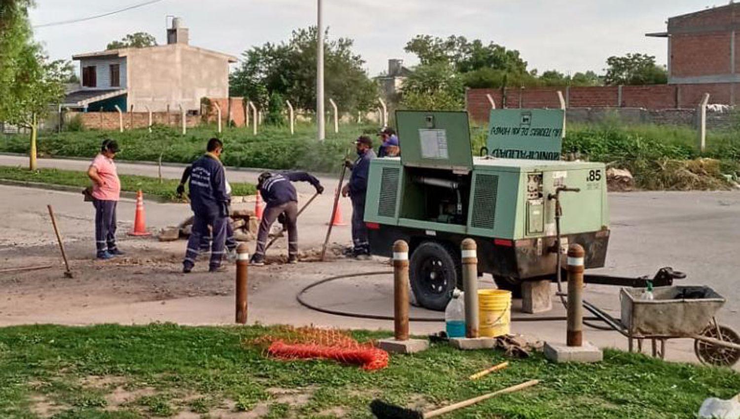 Desarrollan trabajos de bacheo integral en el barrio Sector el Alto