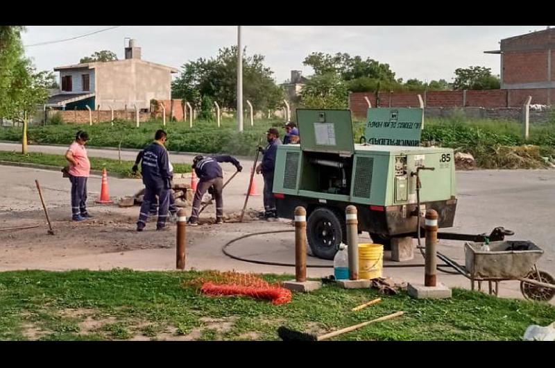 Desarrollan trabajos de bacheo integral en el barrio Sector el Alto