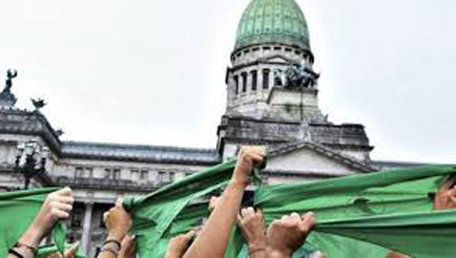 Hoy Fernaacutendez promulga la Ley de Interrupcioacuten del Embarazo en la Rosada