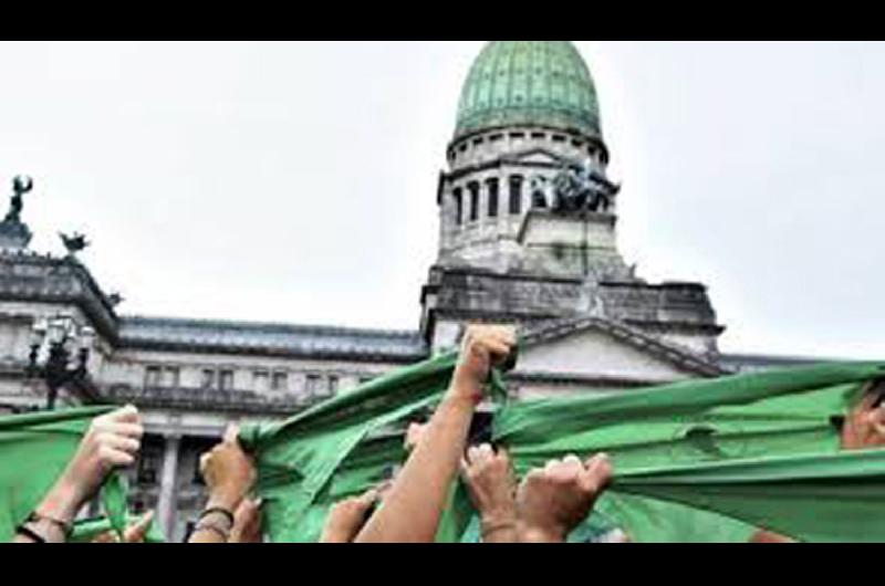 Hoy Fernaacutendez promulga la Ley de Interrupcioacuten del Embarazo en la Rosada