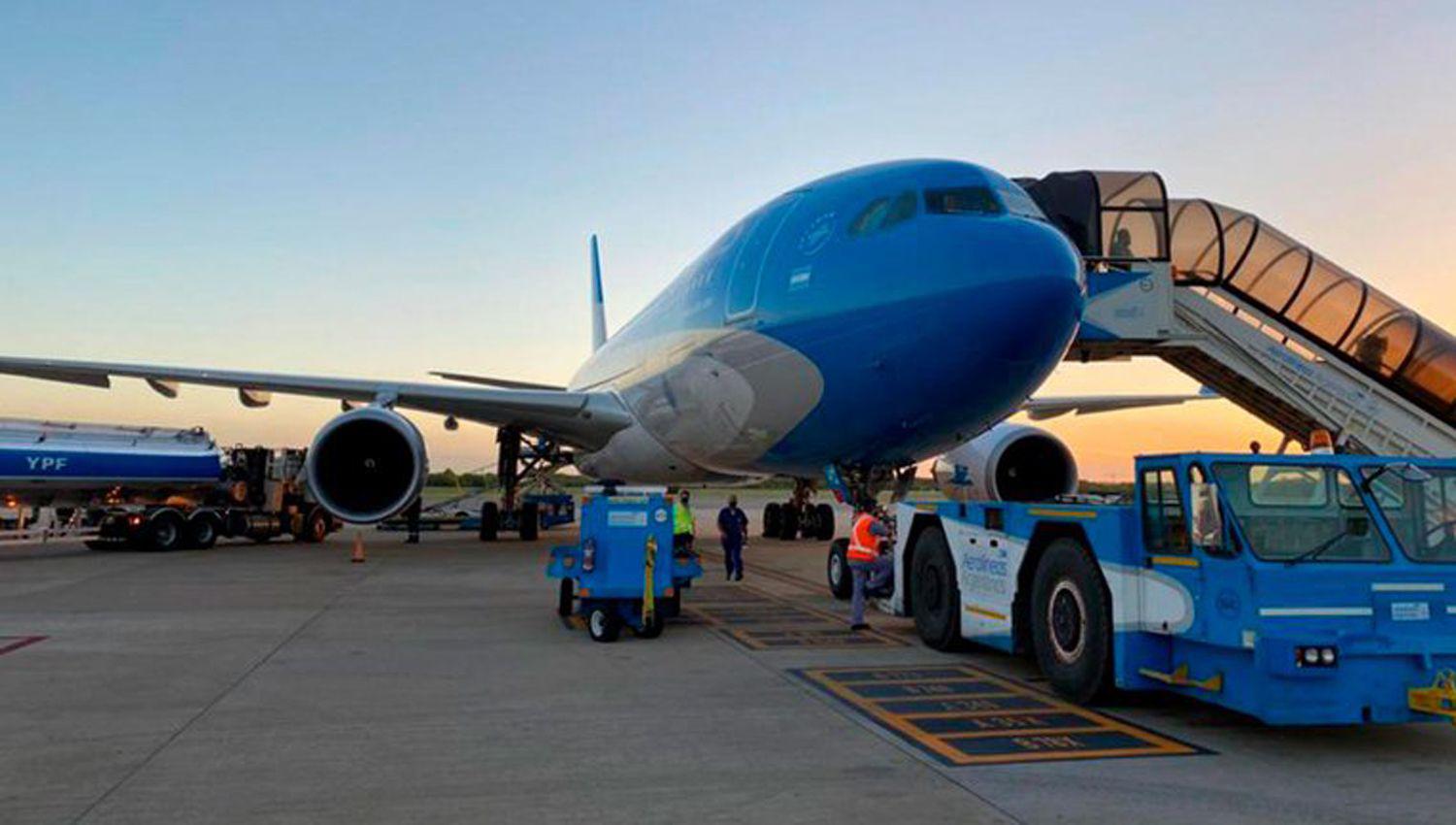 VIDEO  Despegoacute el segundo vuelo a Rusia de Aeroliacuteneas Argentinas en busca de maacutes dosis de la vacuna Sputnik V