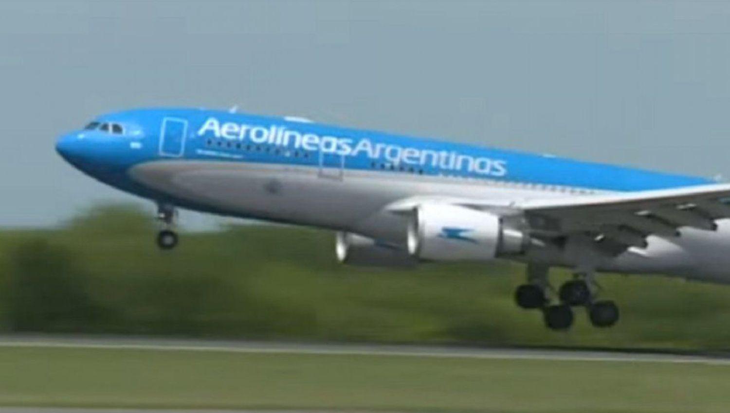 VIDEO  Llegoacute al paiacutes el avioacuten de Aeroliacuteneas Argentinas con 300 mil dosis de Sptunik V