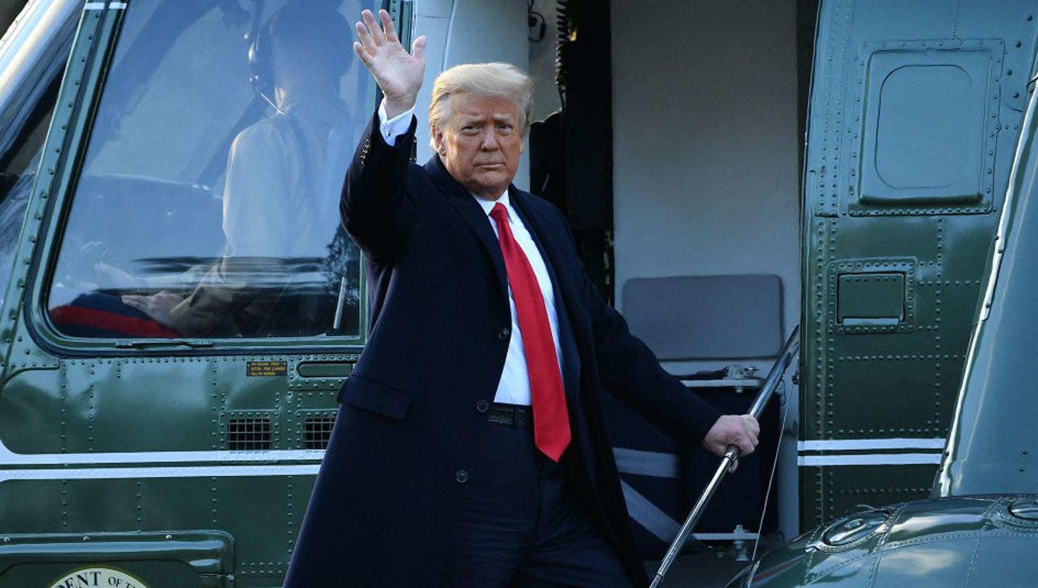 Donald Trump se fue de la Casa Blanca y prometioacute- ldquoVamos a volverrdquo