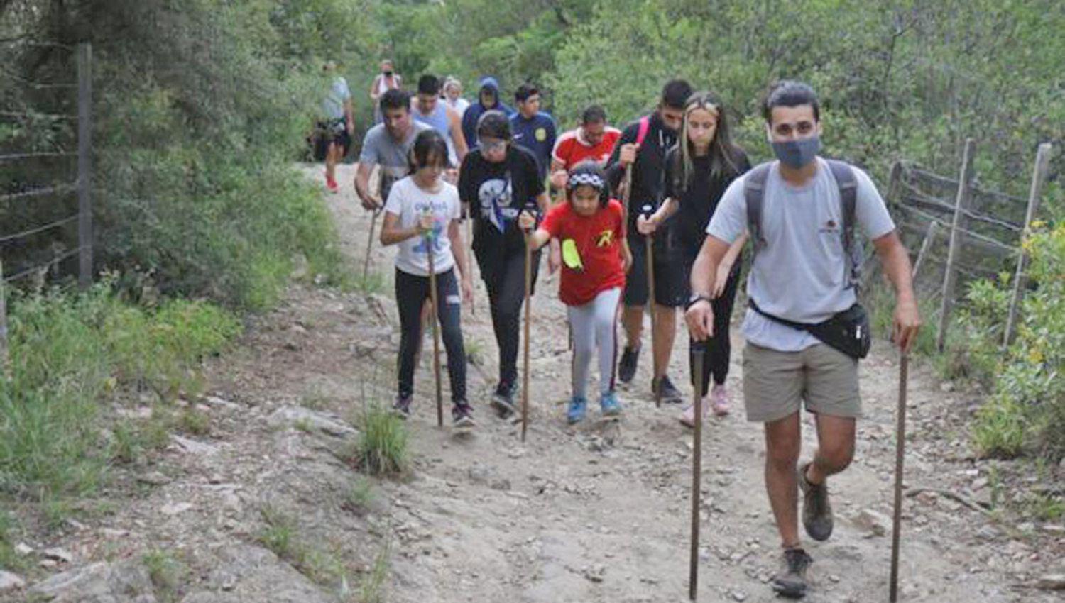 Los interesados deben inscribirse en la misma base del cerro ya que los cupos son hasta 15 personas