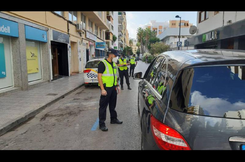 Ibiza se cerroacute completamente mientras Espantildea polemiza por vacunacioacuten de no prioritarios