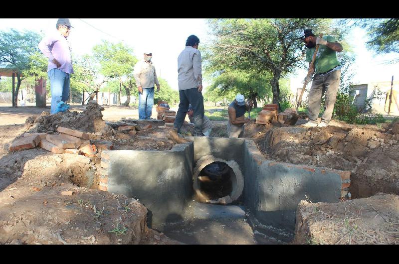 Colonia El Simbolar inicioacute labor preventiva en drenajes