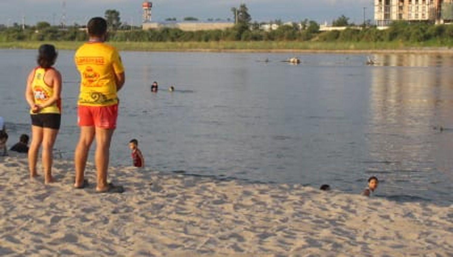 Se dio inicio al trabajo de los guardavidas en la zona de playas del riacuteo Dulce a partir de convenio Municipal