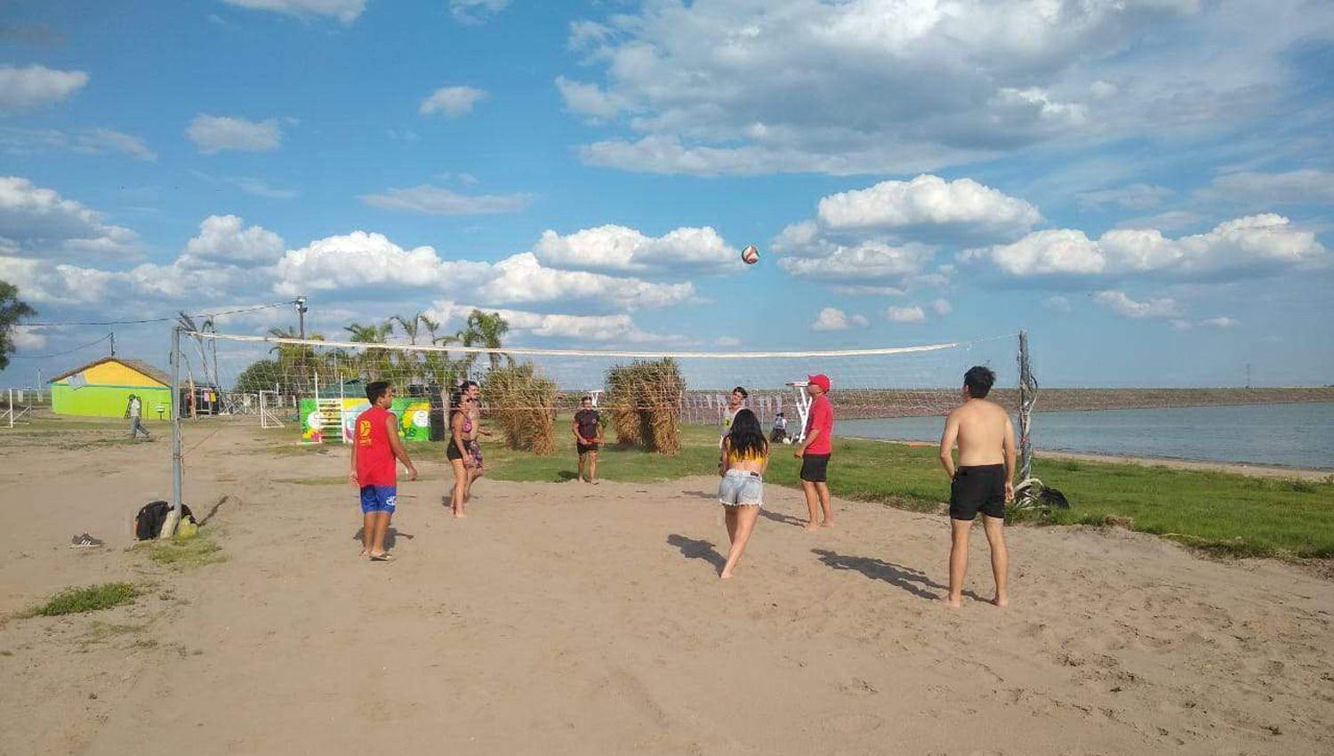 Los turistas del NOA continuacutean eligiendo Las Termas de Riacuteo Hondo