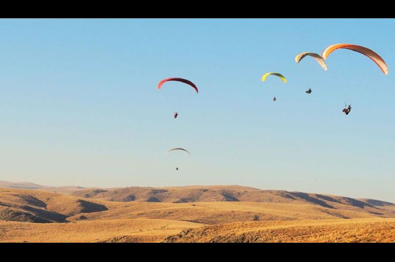 Catamarca invita a la praacutectica del parapentismo en el cerro Ancasti