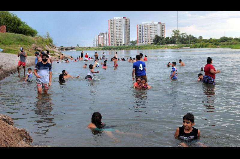 El río Dulce es siempre una tentación en días de calor Se aconseja evitar exponerse de 10 a 16