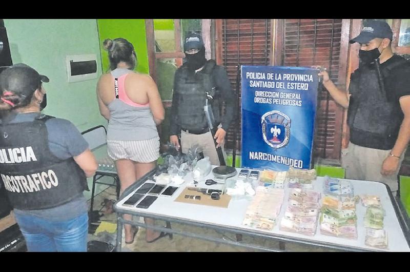 Atrapan a familia narco con cocaiacutena de maacutexima pureza revoacutelver y doacutelares