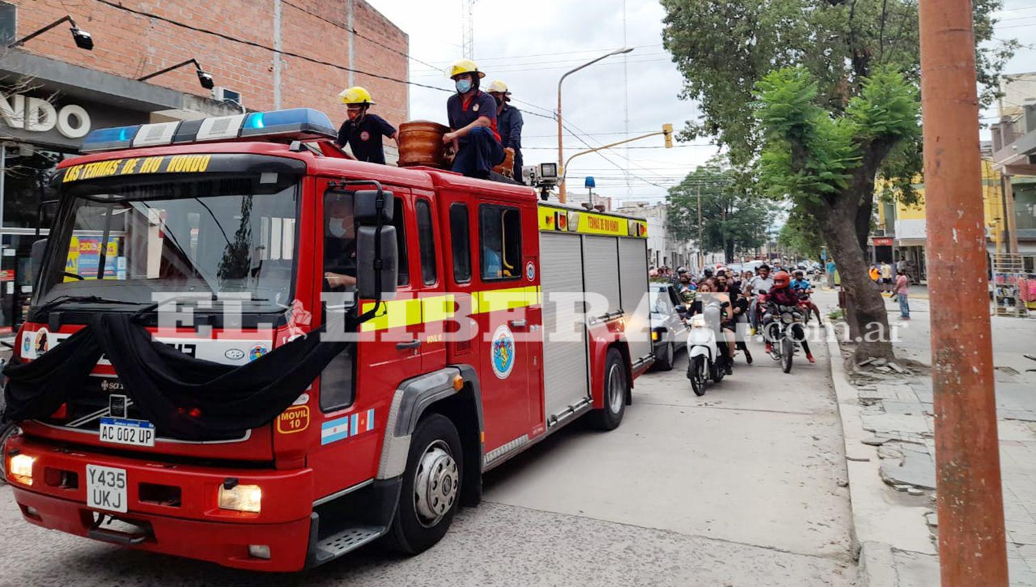 VIDEO E IMAacuteGENES  Cientos de personas le dieron el uacuteltimo adioacutes a Abigail