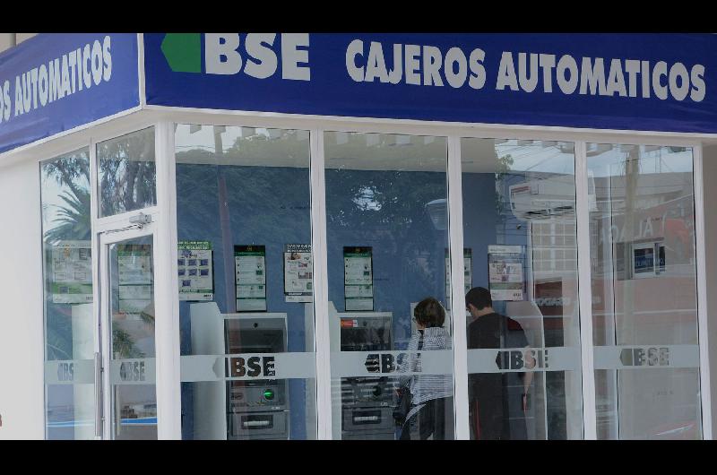 Comenzoacute el pago a beneficiarios de las prestaciones de la Anses