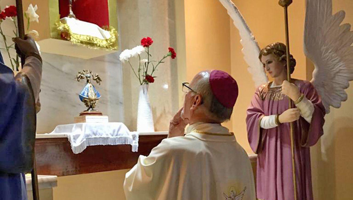 El Santiacutesimo volvioacute a la Capilla de Adoracioacuten en Santiago Apoacutestol