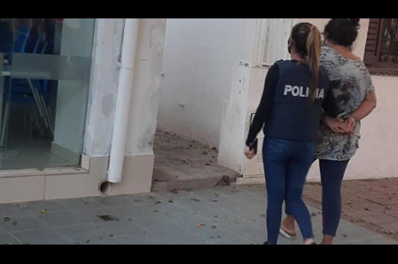 La policiacutea detuvo a una mujer que concentroacute estafas por maacutes de 150 mil pesos