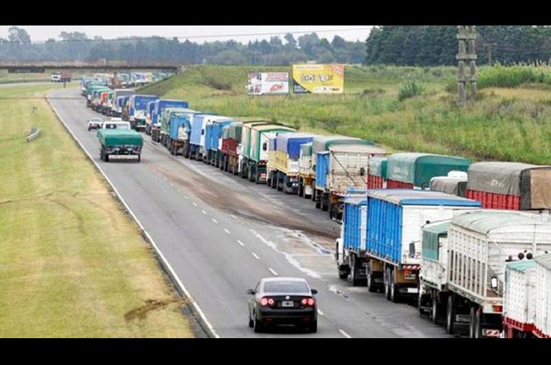 Paro de camioneros independientes- suben el flete para el transporte de granos