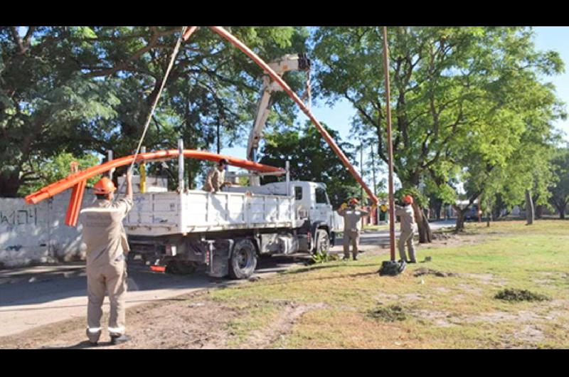 Importantes mejoras eleacutectricas en plaza del barrio Huaico Hondo