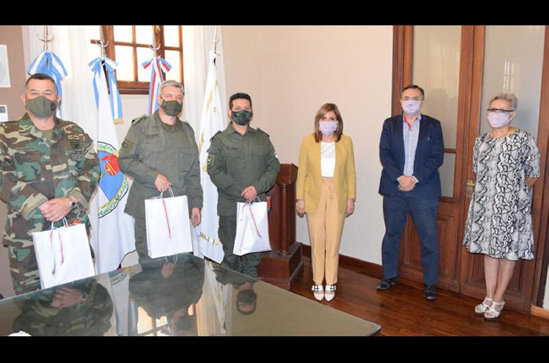 Fuentes recibioacute a autoridades de Gendarmeriacutea Nacional