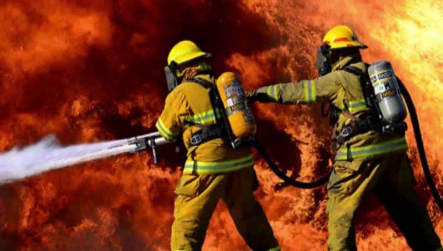 Los Bomberos voluntarios mueren en servicio por las quemaduras