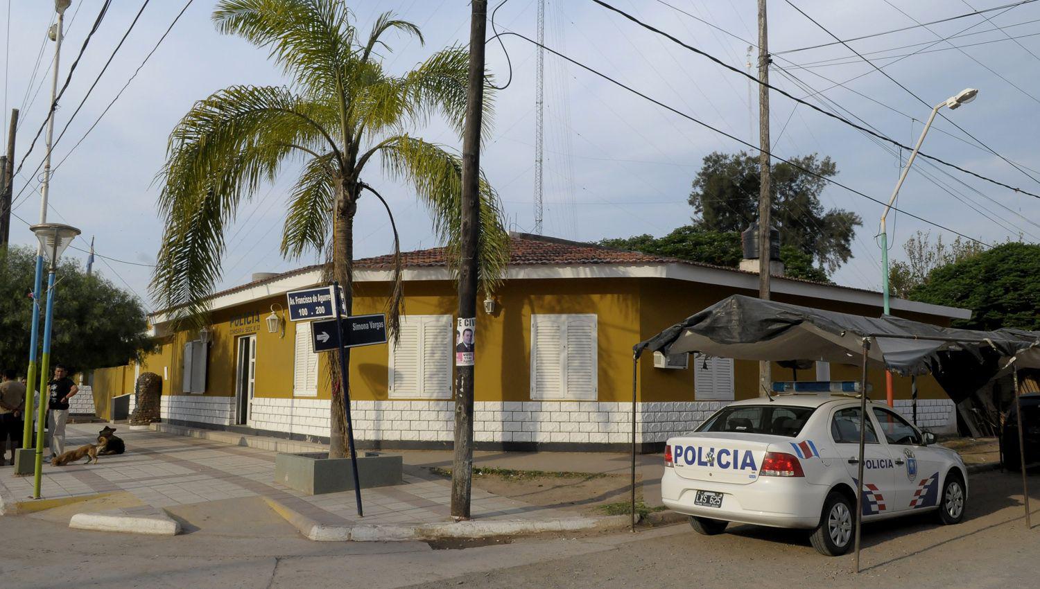 Preventiva o libertad para tres policiacuteas por supuesto abuso en la Seccional 32