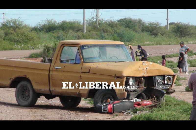 Camioneta sufrioacute un desperfecto mecaacutenico y embistioacute de frente a un motociclista que murioacute en el acto