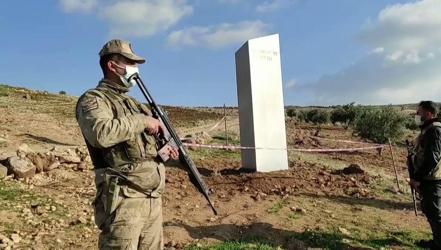 VIDEO  Sorpresa en Turquiacutea por el hallazgo de monolitos metaacutelicos