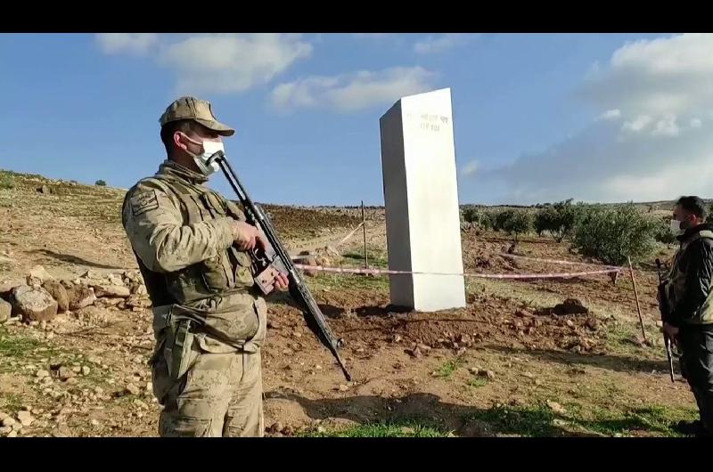 VIDEO  Sorpresa en Turquiacutea por el hallazgo de monolitos metaacutelicos