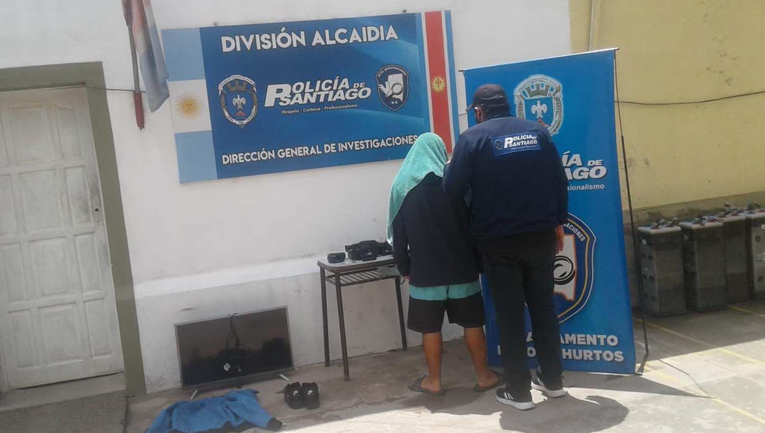 Detienen a delincuente y recuperan valiosos bienes sustraiacutedos desde una casa en el barrio Sarmiento