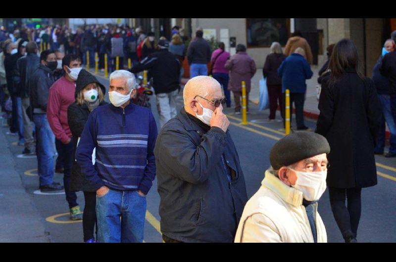 Aumento de jubilaciones en marzo- la primera suba rondariacutea el 8-en-porciento- y la miacutenima se elevariacutea a casi 20600 pesos