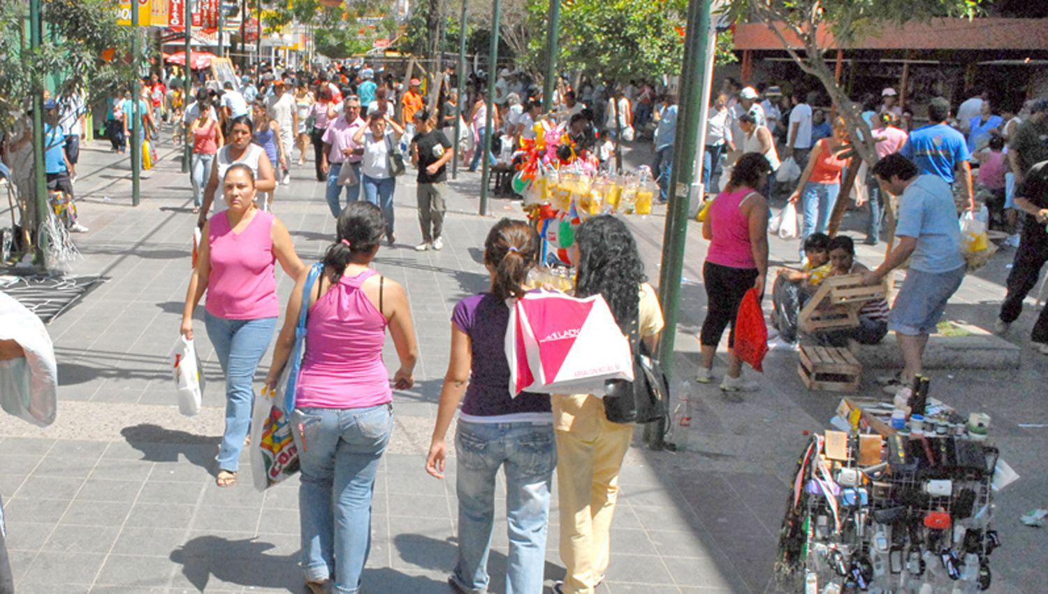 Habraacute cambios en los horarios de atencioacuten en comercios y servicios puacuteblicos por el feriado