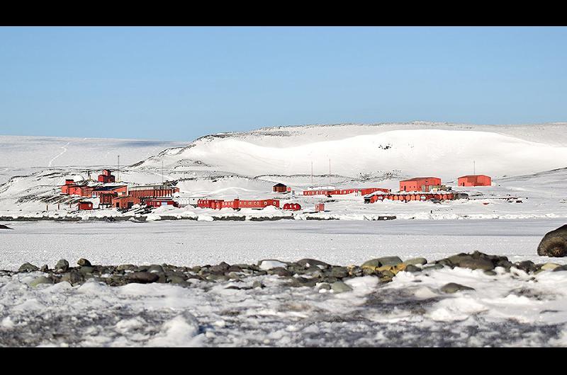 Base cientiacutefica argentina en la Antaacutertida cumplioacute 39 antildeos