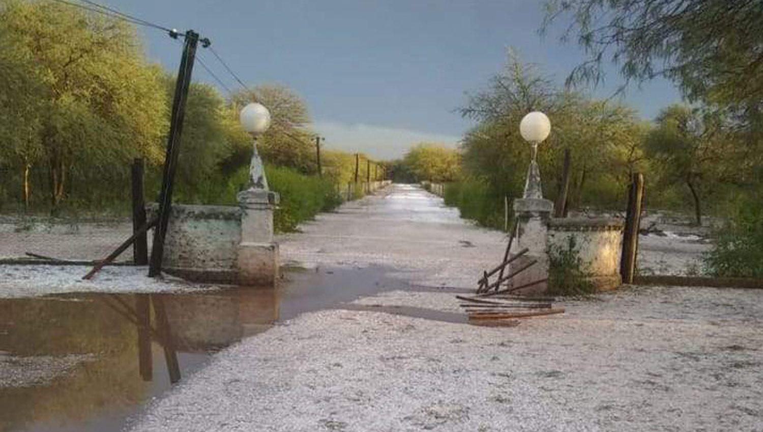 Impresionante granizo sorprendioacute a los pobladores de Huajla