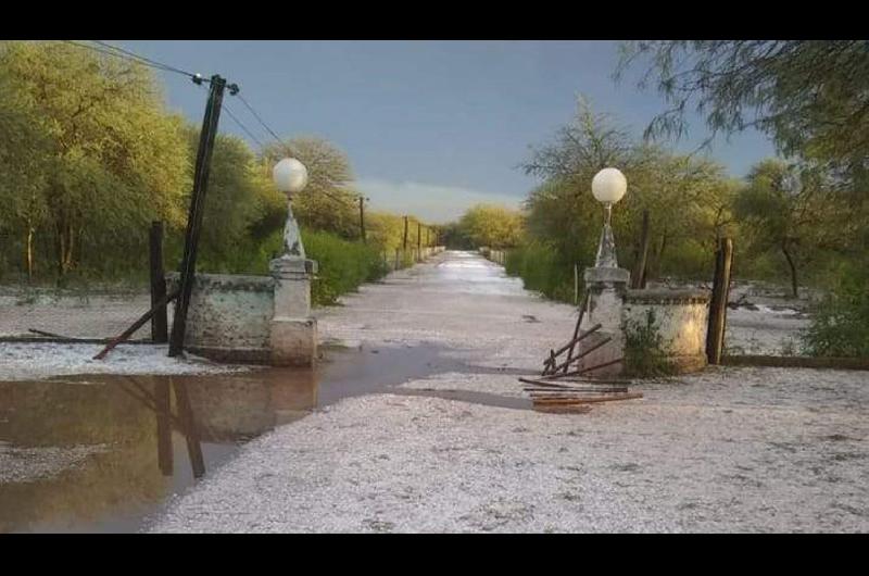 Impresionante granizo sorprendioacute a los pobladores de Huajla