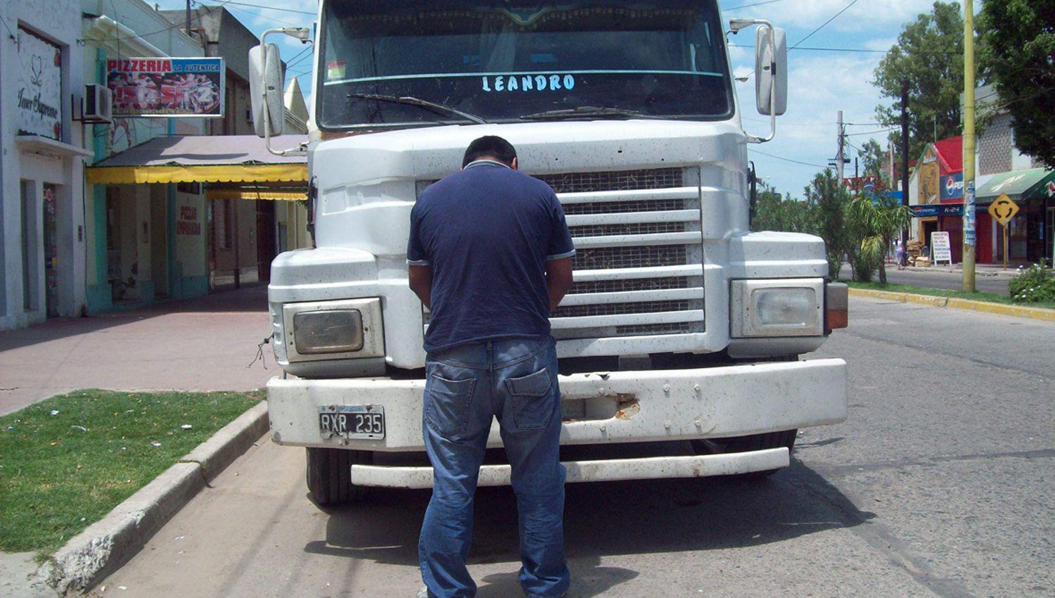 Interceptan en Colonia Dora a un camionero tucumano que llevaba secuestrada a su ex pareja y a los hijos que tienen en comuacuten