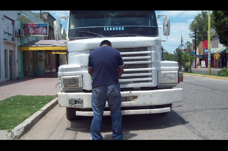 Interceptan en Colonia Dora a un camionero tucumano que llevaba secuestrada a su ex pareja y a los hijos que tienen en comuacuten