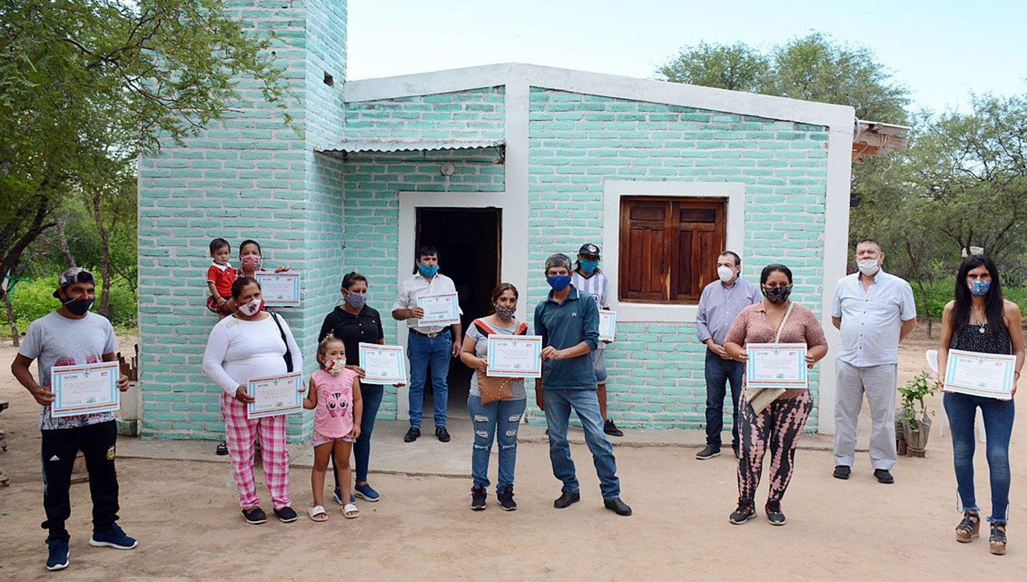 Entre edificadas y en ejecucioacuten ya son 21 mil las viviendas sociales