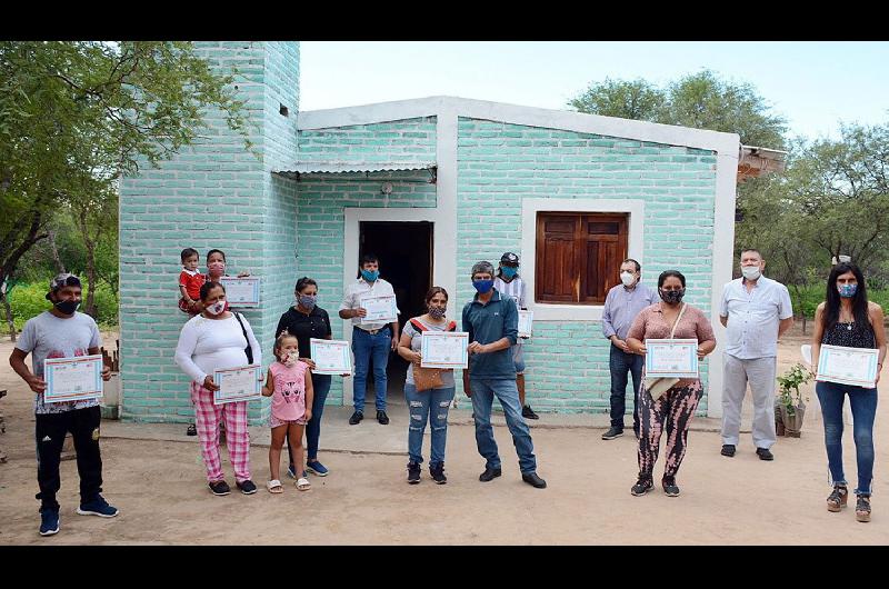 Entre edificadas y en ejecucioacuten ya son 21 mil las viviendas sociales