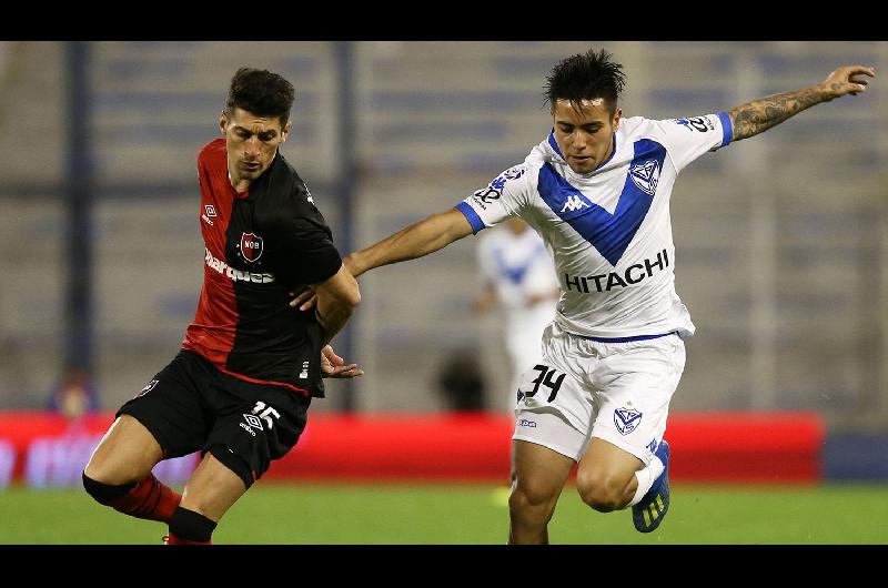 Veacutelez le ganoacute 1 a 0 a Newells en el Amalfitani