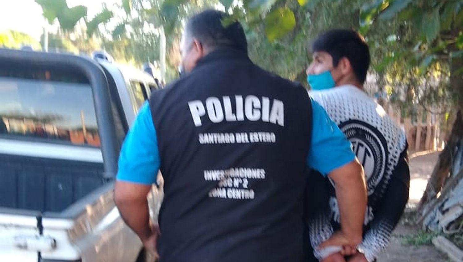 VIDEO  Ladroacuten saqueoacute una caja registradora y fue detenido maacutes tarde con parte del dinero