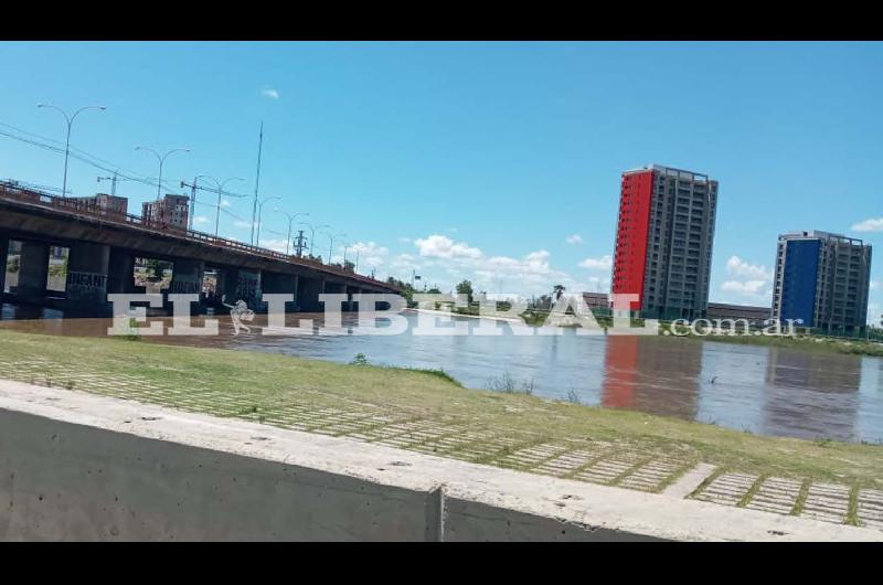 VIDEO  Aumentoacute el caudal del Riacuteo Dulce en la Capital de Santiago del Estero