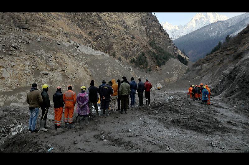 Ya son maacutes de 50 los muertos tras desprenderse un glaciar en India