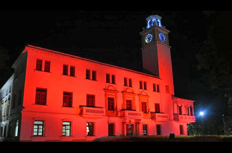 La Casa de Gobierno lucioacute de rojo por el Diacutea de las Cardiopatiacuteas Congeacutenitas