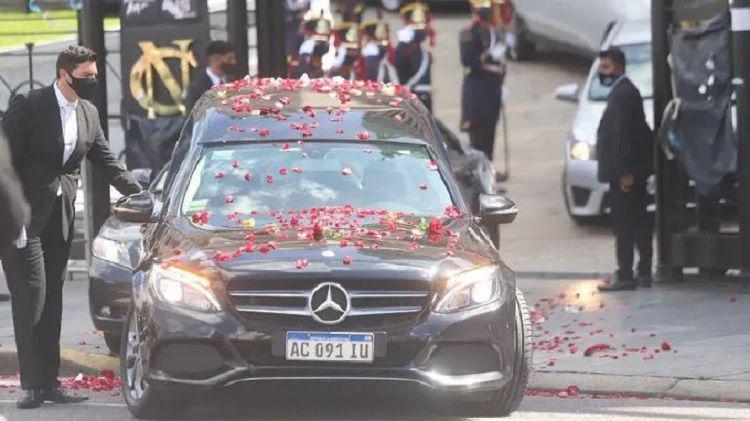 Inhumaron a Carlos Menem en una ceremonia realizada con el ritual islaacutemico