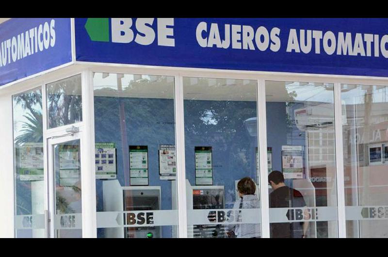 Mantildeana continuaraacute el pago a los beneficiarios de la Anses