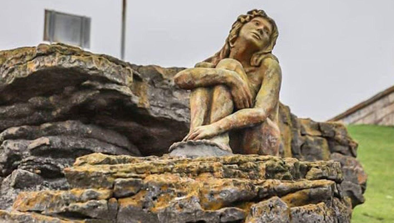 Fin del misterio- quieacuten es el autor de la escultura que aparecioacute en Mar del Plata