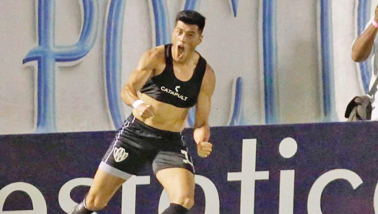 Leo se sacó la camiseta y gritó su tanto con alma y vida Y no era para menos ya que valió tres puntos y se dio justo en su vuelta al club